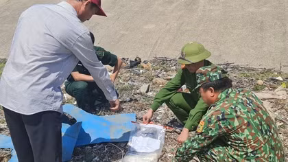 Ma túy đá lại dạt vào bờ biển Quảng Trị