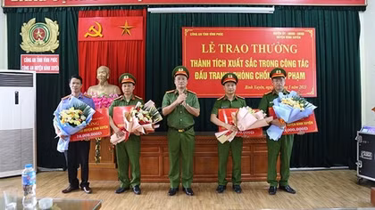 Thưởng Ban Chuyên án bắt giữ đối tượng gây rối trật tự công cộng