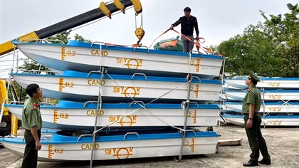 Bộ Công an trang cấp 40 xuồng máy cho Công an Thừa Thiên-Huế