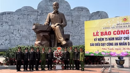 Công an tỉnh Bà Rịa-Vũng Tàu báo công dâng Bác tại Khu lưu niệm Sáu điều Bác Hồ dạy CAND