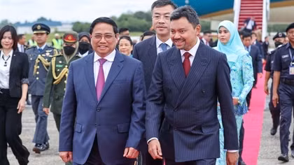 Thủ tướng Phạm Minh Chính bắt đầu thăm Brunei Darussalam