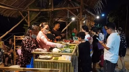 Độc đáo những phiên chợ quê ở vùng sông nước Cửu Long