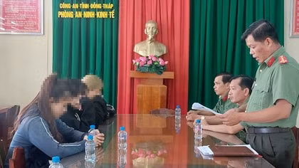 Phạt 5 cô gái bán tài khoản thanh toán để trục lợi