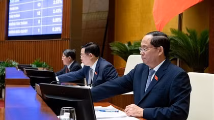 Quốc hội thông qua Luật Xuất cảnh - Nhập cảnh với số phiếu rất cao