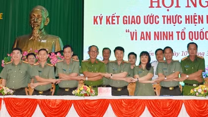 Cụm thi đua số 8 - Bộ Công an ký kết giao ước