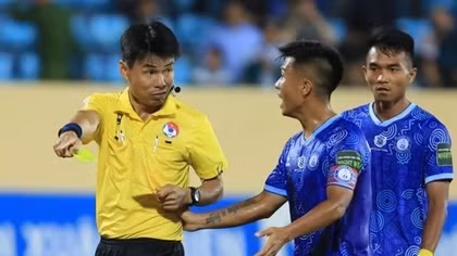 Ban Trọng tài VFF khẳng định, Nam Định hưởng phạt đền phút bù giờ là đúng luật