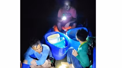 Kịp thời ứng cứu 5 người bị nạn trên biển