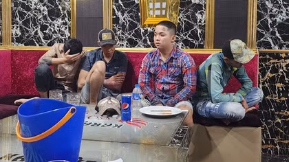 17 đối tượng dương tính với chất ma túy trong quán karaoke ở Tiền Giang