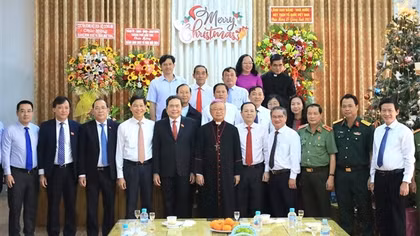 Phó Chủ tịch Thường trực Quốc hội chúc mừng Giáng sinh Tòa Giám mục giáo phận Cần Thơ