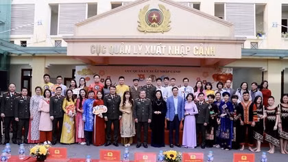 “Tết sum vầy- Xuân yêu thương” của Cục Quản lý xuất nhập cảnh
