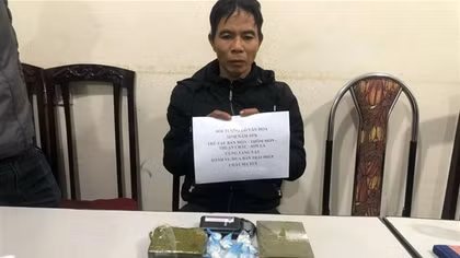 Hai trai bản rủ nhau đi bán ma túy