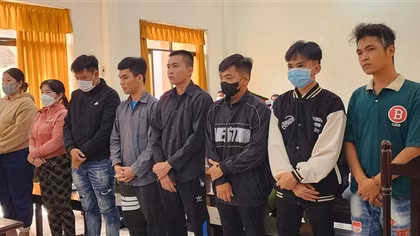 Ép nạn nhân viết giấy nợ và cướp tài sản, 8 đối tượng nhận 48 năm tù
