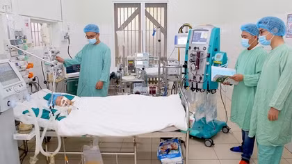 Bệnh nhi bị sốc tim may mắn được cứu thoát "cửa tử"