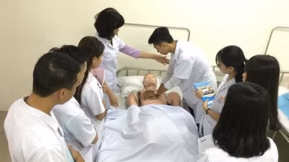 Bộ GD & ĐT nói gì về việc xét tuyển ngành Y bằng tổ hợp có môn Ngữ văn?