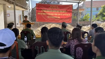 Cụm thi đua số 5 - Bộ Công an trao tặng kinh phí xây dựng nhà tình nghĩa