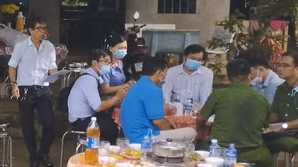 Cháu nội bỏ bả chó vào hộp sữa khiến cha và bà nội tử vong