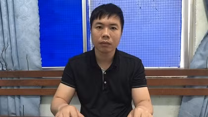 “Người dơi” chuyên gắp iPhone sa lưới khi đang dò đường trú ẩn