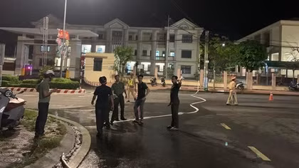Dập tắt vụ cháy lớn ở trụ sở Phòng Giáo dục huyện Trà Bồng