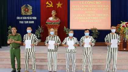 Công an Hải Phòng công bố quyết định giảm án và tha tù trước thời hạn cho 55 phạm nhân