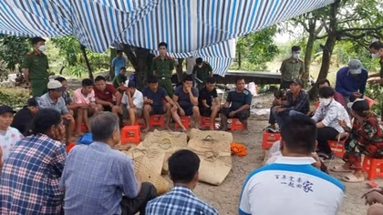 60 cán bộ chiến sĩ vây bắt tụ điểm cờ bạc