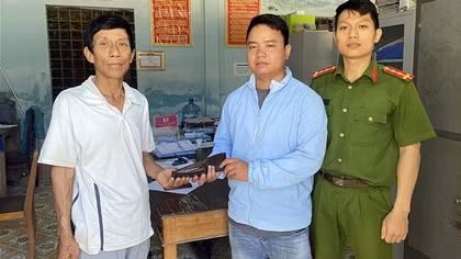 Nhặt được ví, mang đến Công an xã nhờ tìm người đánh rơi