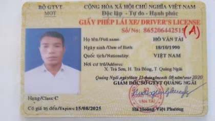 Khởi tố hai tài xế mua giấy phép lái xe ô tô giả trên mạng