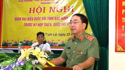 Thứ trưởng Trần Quốc Tỏ trả lời cụ thể các ý kiến, kiến nghị của cử tri