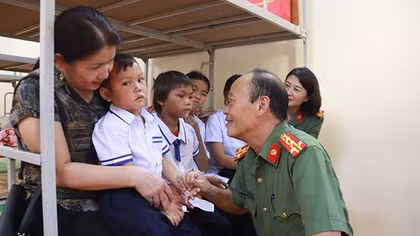 Đại gia đình trong doanh trại (bài 2)