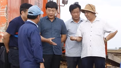 Bé trai rơi trong ống trụ bê tông: Tiên lượng khả năng sống sót thấp