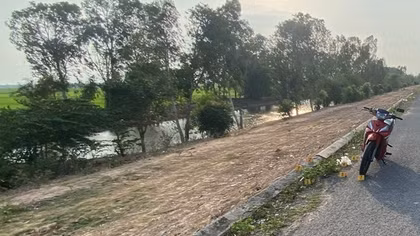 Đôi nam nữ bị cướp khi ngồi tâm sự trên bờ đê
