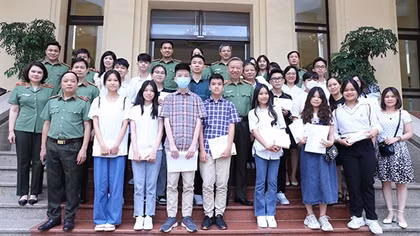 Luôn dành tình cảm tốt đẹp nhất cho con em các gia đình thương binh, liệt sĩ