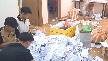 Triệt phá hai đường dây mua bán tài khoản ngân hàng quy mô lớn