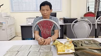 "Gùi" 8 bánh heroin lấy 18 triệu đồng tiền công