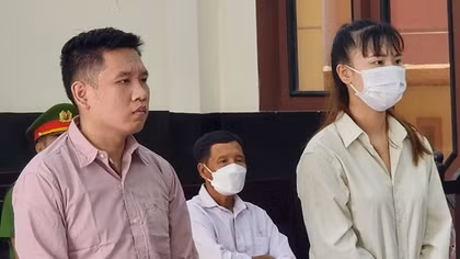 Vợ chồng “hờ” lĩnh 30 năm tù vì làm tiền giả