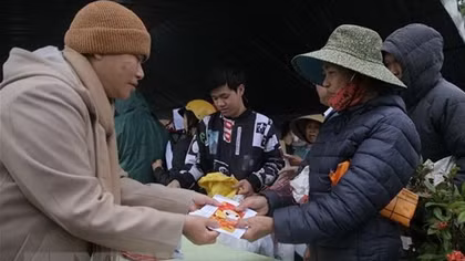 Phiên chợ 0 đồng ngày giáp Tết cho những gia đình khó khăn