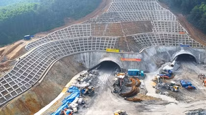 Xuyên Tết trên công trường cao tốc Bắc – Nam