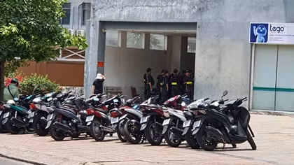 Khám xét 2 địa điểm của một công ty chuyên mua bán nợ