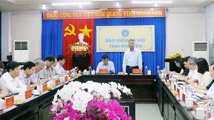 Tiếp tục đẩy mạnh thực hiện giao dịch điện tử trong tiếp nhận và giải quyết BHXH, BHYT