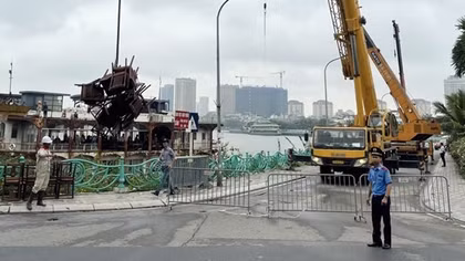 Giải tỏa phương tiện thủy không được phép hoạt động ra khỏi hồ Tây