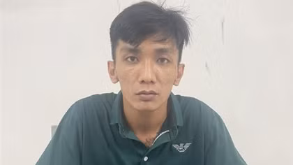 Khởi tố đối tượng mang xăng đốt nhà để đòi nợ