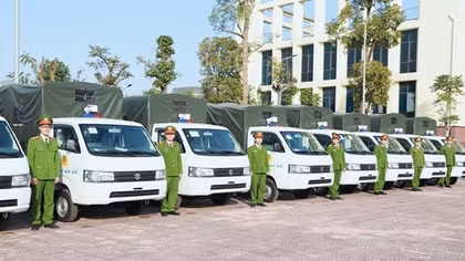 Công an tỉnh Bắc Giang bàn giao xe ô tô chuyên dụng cho lực lượng Công an xã