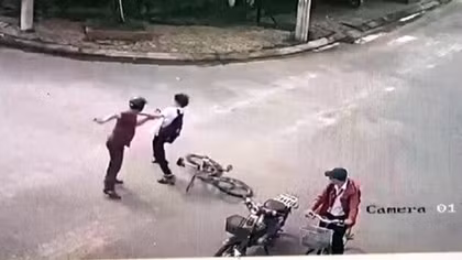 Bắt tạm giam người cha đánh bạn học của con nhập viện
