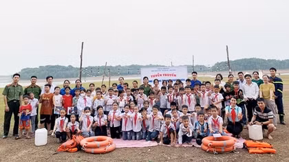 Hướng dẫn kỹ năng chống đuối nước với học sinh ngay tại các ao, hồ mùa hè