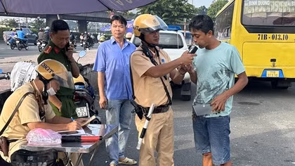 Cứ 35 phương tiện bị kiểm tra, có 1 trường hợp vi phạm nồng độ cồn