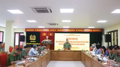 Gắn giảng dạy lý luận chính trị với nhiệm vụ bảo vệ nền tảng tư tưởng của Đảng