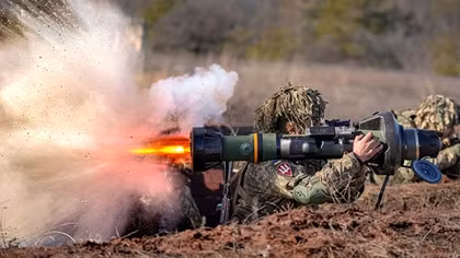 Ukraine vừa tố EU cấp vũ khí "hết hạn", Pháp lại giục Đức cấp siêu tăng Leopard