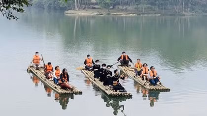 Tiếng đàn trời bay lên đỉnh núi