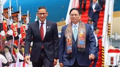 Thủ tướng đến Indonesia dự Hội nghị Cấp cao ASEAN lần thứ 43