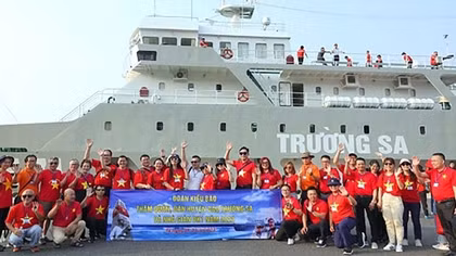 Không thể bẻ cong lịch sử, phủ mờ chân lý