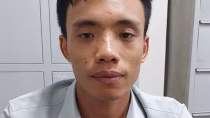 "Tú ông" bị tóm khi đang điều 3 nữ tiếp viên đến nhà nghỉ bán dâm